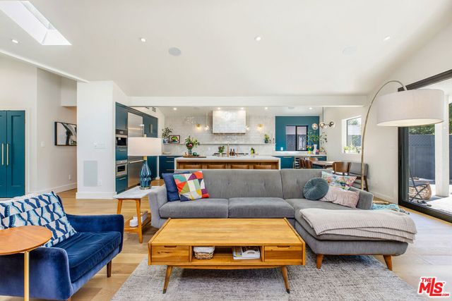 11920 Hartsook Street, Valley Village, CA 91607