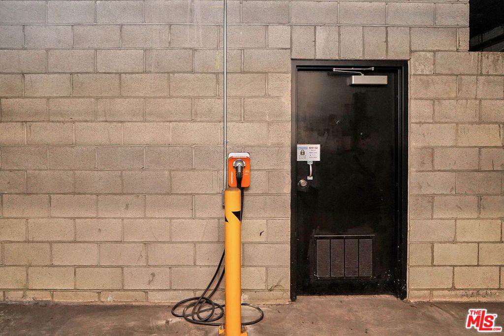 1401 S St Andrews Place 209, Los Angeles, CA 90019 — photo 3