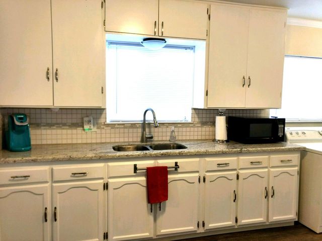 630 E Dudley Avenue, Fresno, CA 93728