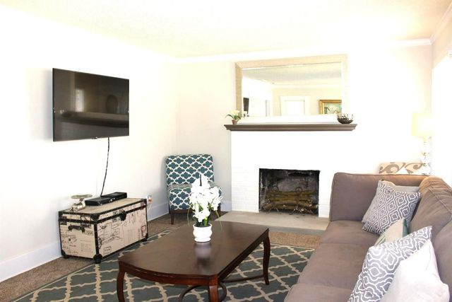 630 E Dudley Avenue, Fresno, CA 93728