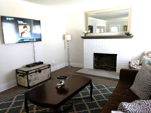 630 E Dudley Avenue, Fresno, CA 93728