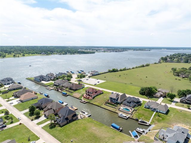 10808 Bourbon Street, Willis, TX 77318