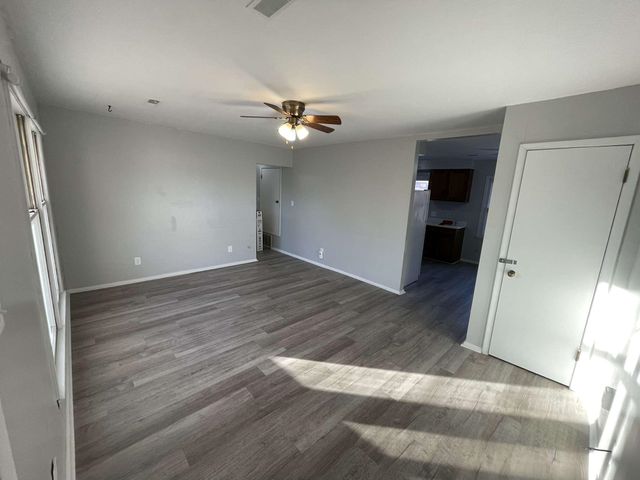 318 E 11th Ave, El Dorado, KS 67042