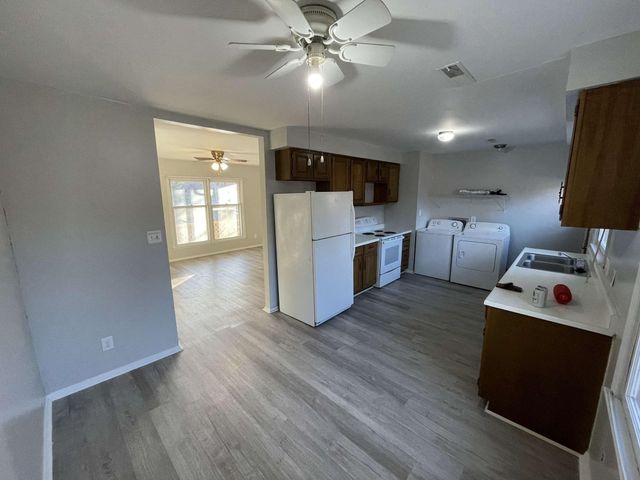 318 E 11th Ave, El Dorado, KS 67042