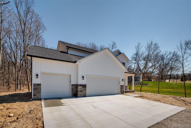 16085 Catalpa Ridge Drive, Holly Township, MI 48442