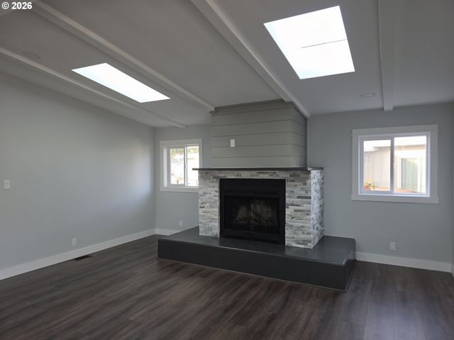 13900 Se HIGHWAY 212 181, Clackamas, OR 97015