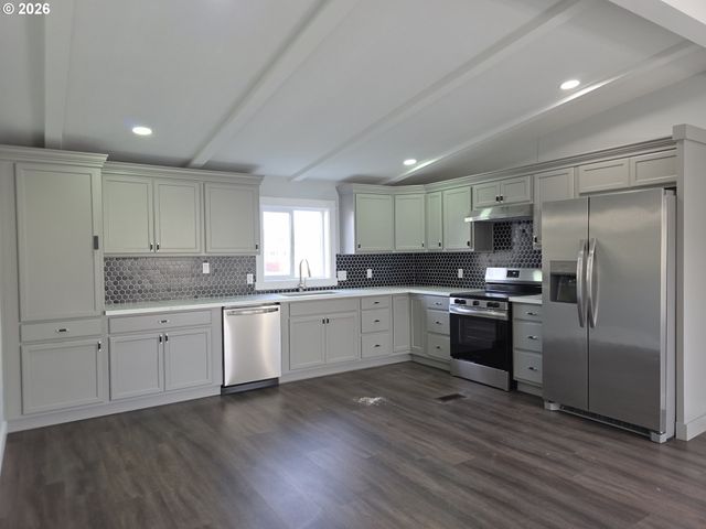 13900 Se HIGHWAY 212 181, Clackamas, OR 97015