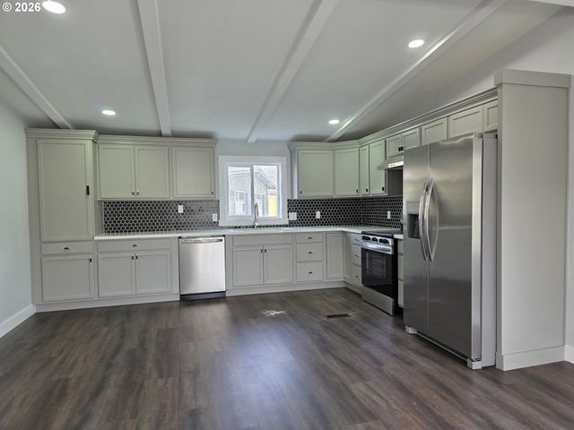 13900 Se HIGHWAY 212 181, Clackamas, OR 97015