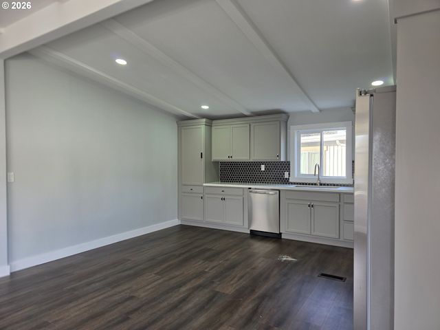 13900 Se HIGHWAY 212 181, Clackamas, OR 97015