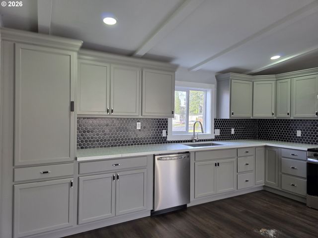 13900 Se HIGHWAY 212 181, Clackamas, OR 97015