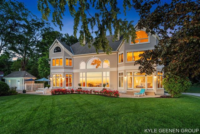 4951 Rosabelle Beach Avenue, Holland, MI 49424