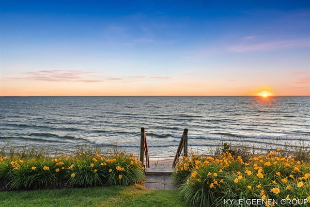 4951 Rosabelle Beach Avenue, Holland, MI 49424