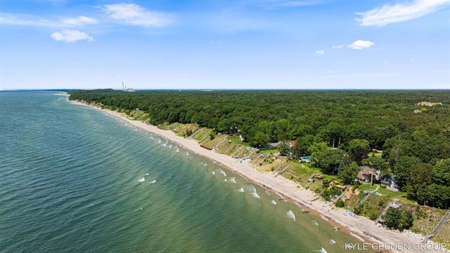 4951 Rosabelle Beach Avenue, Holland, MI 49424