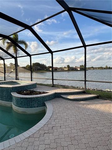 2210 Grove DR, Naples, FL 34120