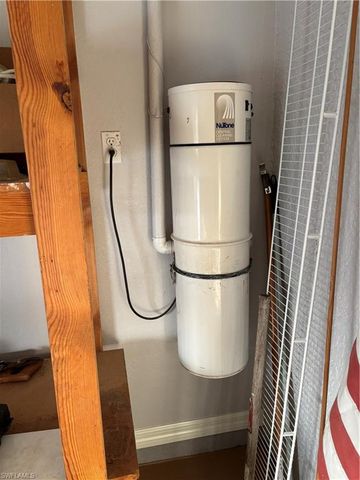 2210 Grove DR, Naples, FL 34120