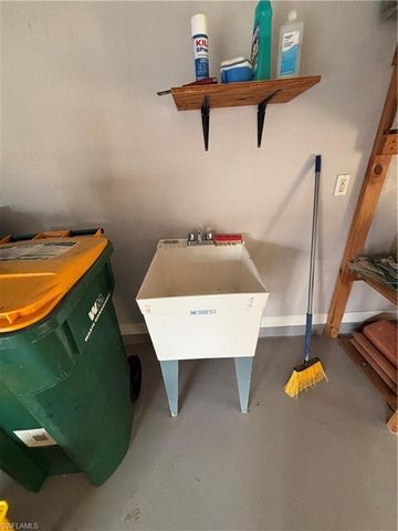 2210 Grove DR, Naples, FL 34120