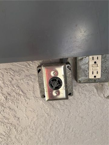 2210 Grove DR, Naples, FL 34120