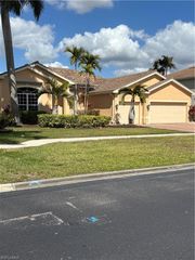 2210 Grove DR, Naples, FL 34120
