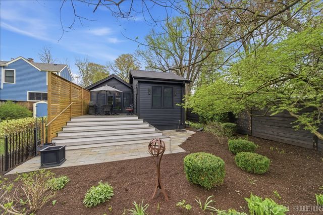 320 S 6th Street, Geneva, IL 60134