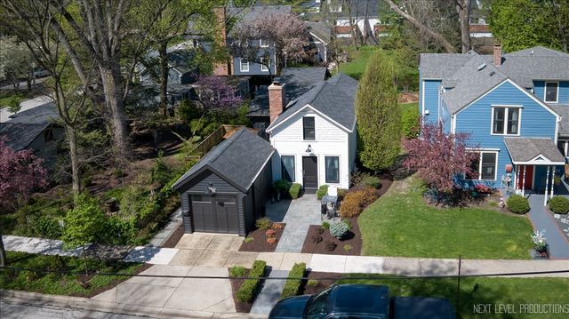 320 S 6th Street, Geneva, IL 60134