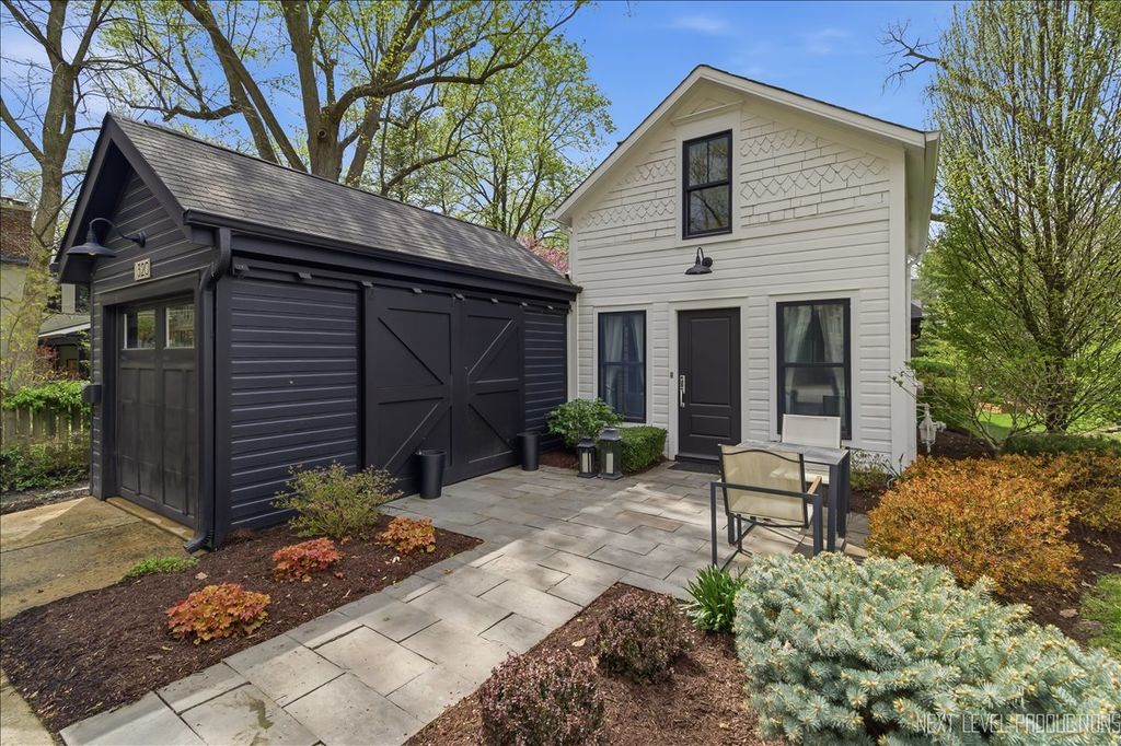 320 S 6th Street, Geneva, IL 60134