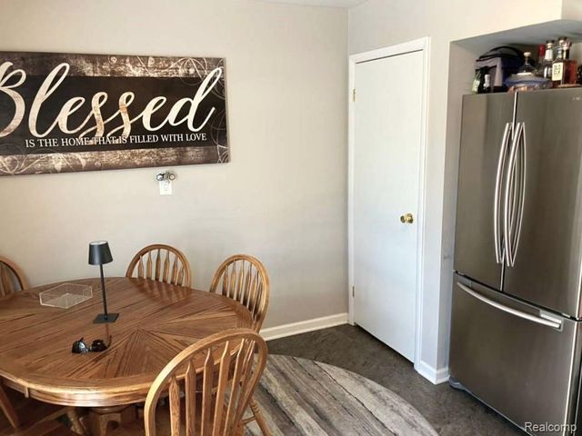 27177 Shelbourne Drive, Warren, MI 48088