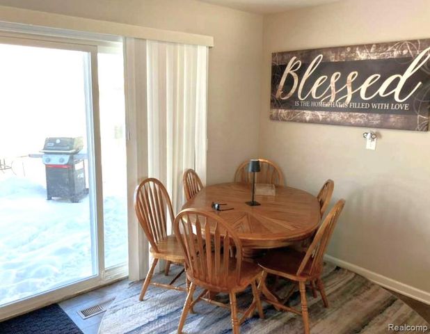 27177 Shelbourne Drive, Warren, MI 48088