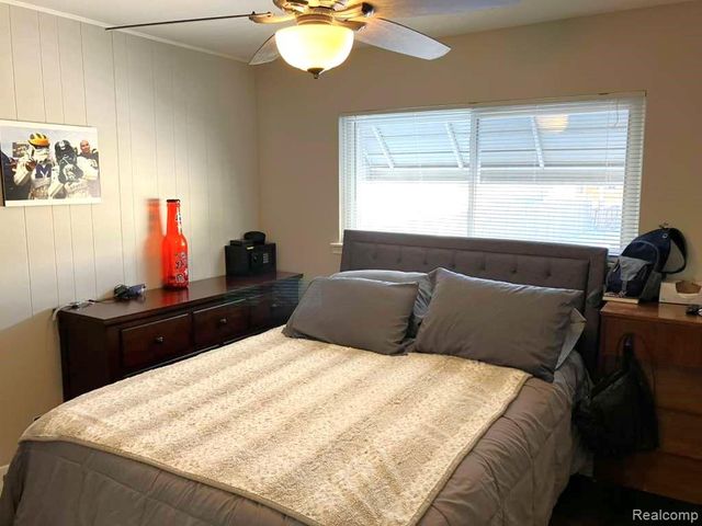 27177 Shelbourne Drive, Warren, MI 48088