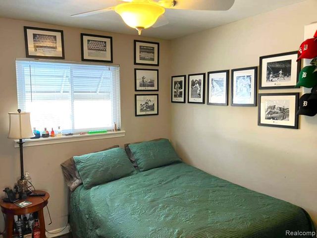 27177 Shelbourne Drive, Warren, MI 48088