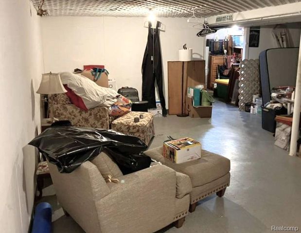 27177 Shelbourne Drive, Warren, MI 48088