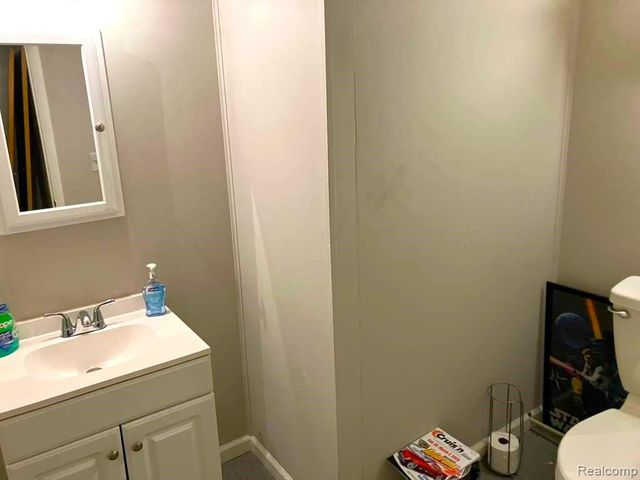 27177 Shelbourne Drive, Warren, MI 48088