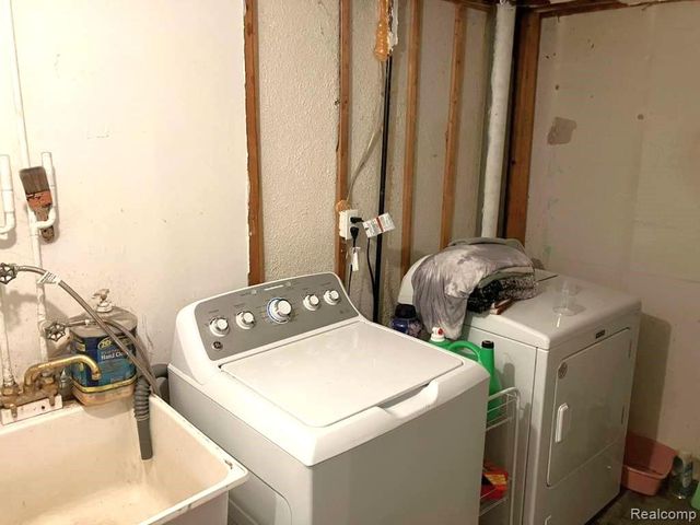 27177 Shelbourne Drive, Warren, MI 48088