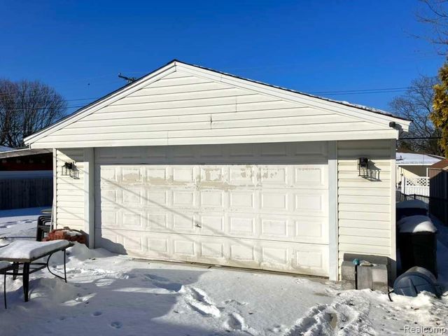 27177 Shelbourne Drive, Warren, MI 48088