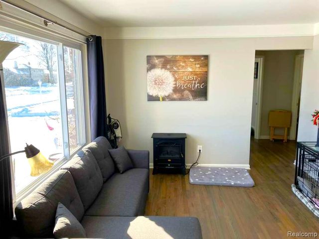 27177 Shelbourne Drive, Warren, MI 48088