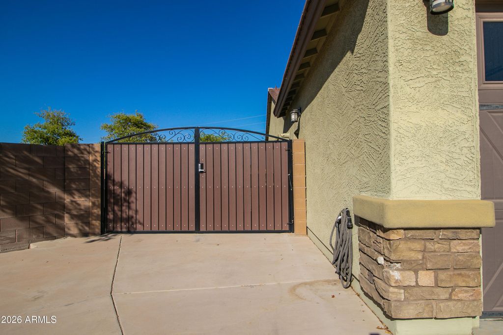 Image 12 of property listing at 8451 N 171ST Drive N, Waddell, AZ 85355