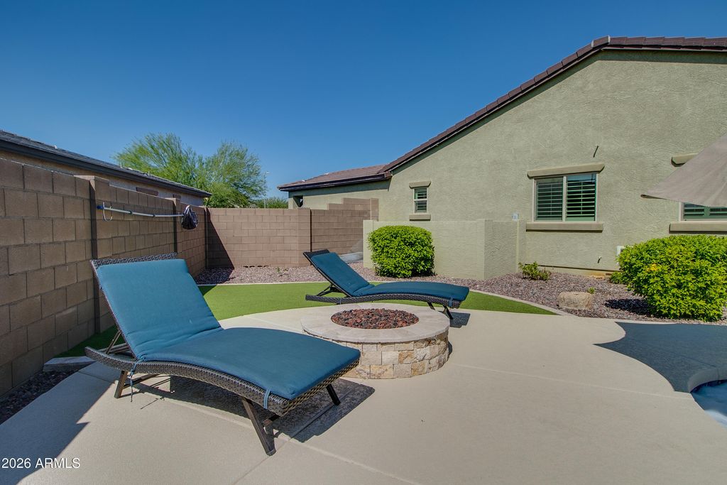 Image 5 of property listing at 8451 N 171ST Drive N, Waddell, AZ 85355