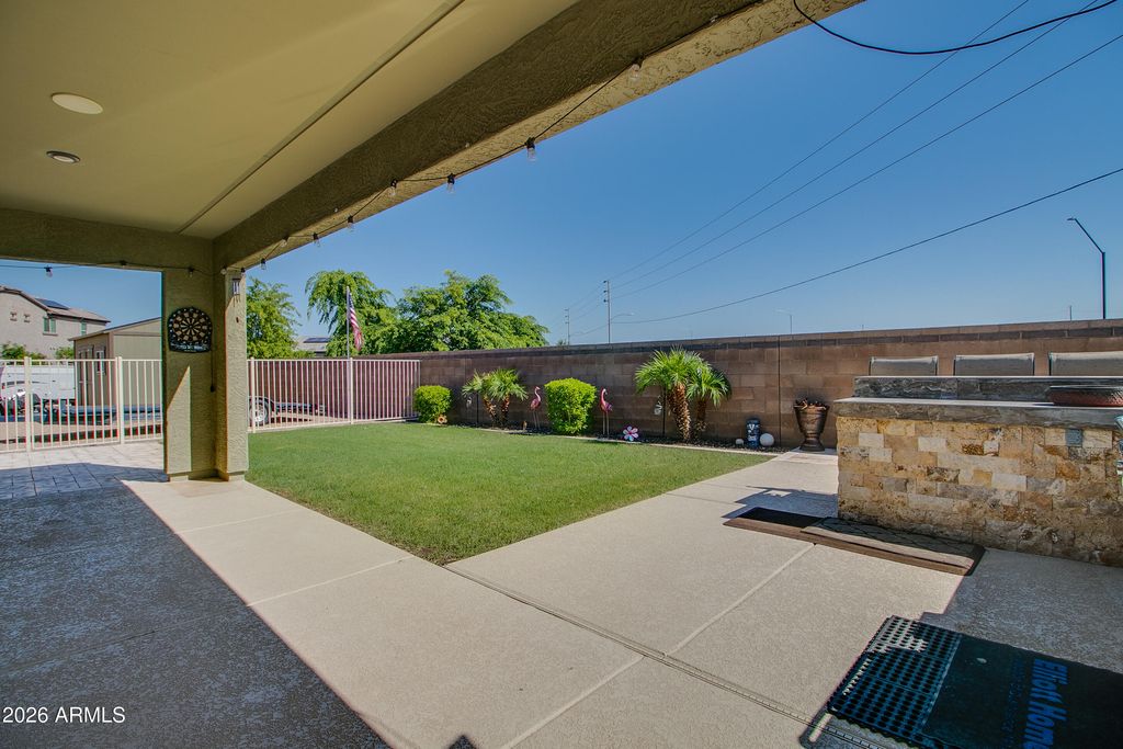 Image 7 of property listing at 8451 N 171ST Drive N, Waddell, AZ 85355