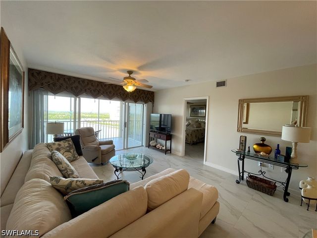 13105 Vanderbilt DR 808, Naples, FL 34110