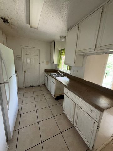 354 Brookview Drive, Garland, TX 75043