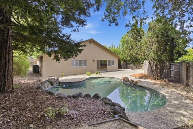 8263 Foxfire Dr, Orangevale, CA 95662