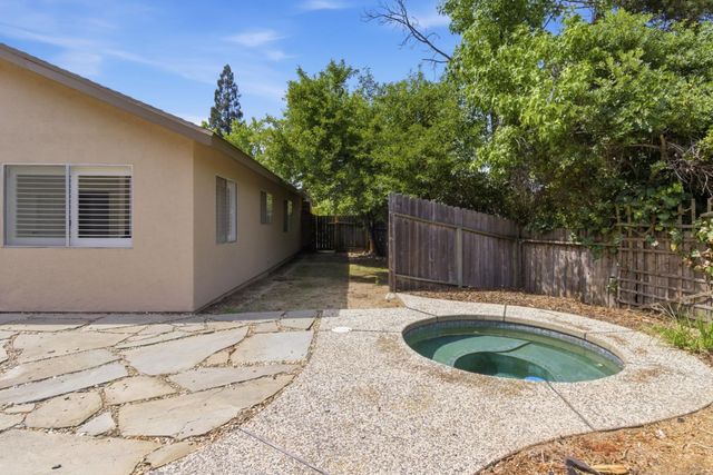 8263 Foxfire Dr, Orangevale, CA 95662