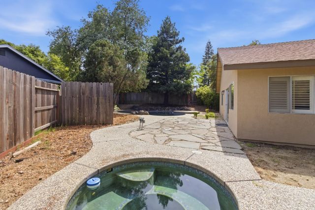 8263 Foxfire Dr, Orangevale, CA 95662