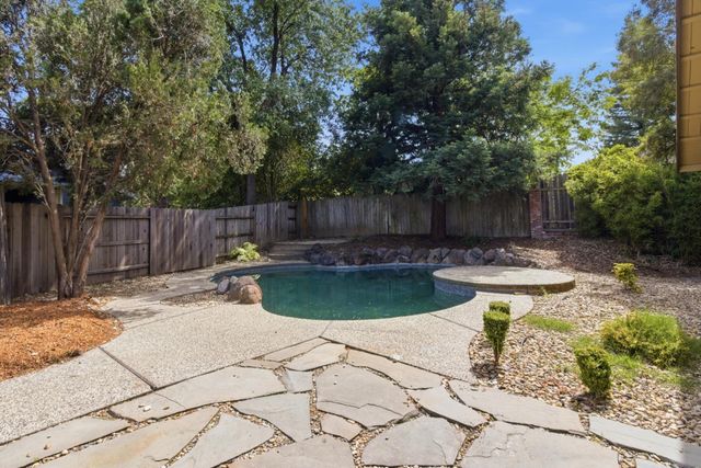 8263 Foxfire Dr, Orangevale, CA 95662