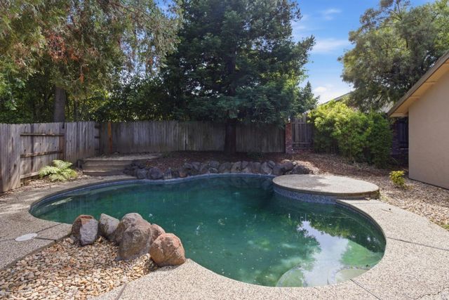 8263 Foxfire Dr, Orangevale, CA 95662