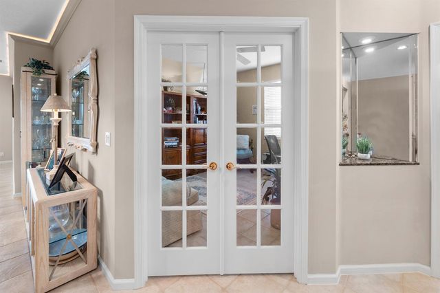 10665 Royal Caribbean Circle, Boynton Beach, FL 33437