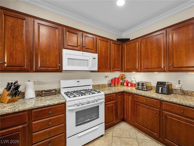 2520 Mourning Warbler Avenue, North Las Vegas, NV 89084