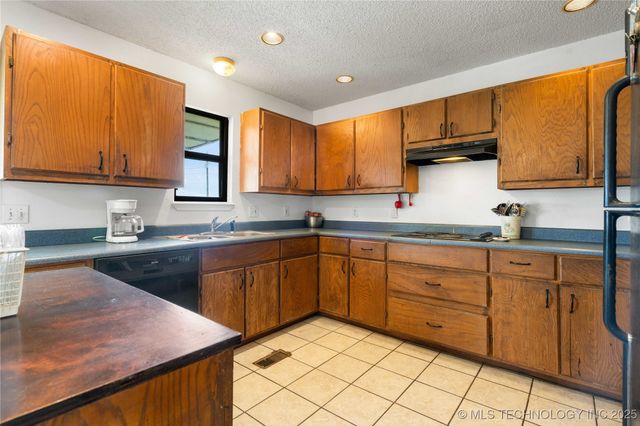 10865 E 258th Street S, Porum, OK 74455