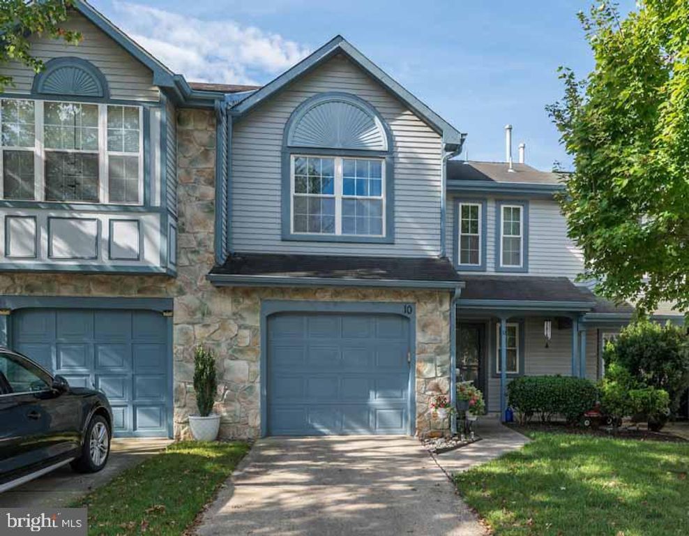 10 KNIGHTON LN, Mount Laurel, NJ 08054