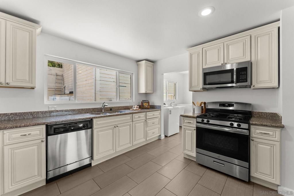 Image 8 of property listing at 5321 Santa Margarita, San Diego, CA 92114