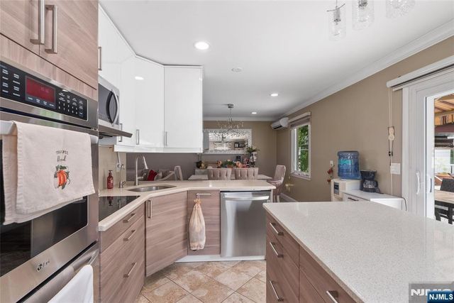 16 Adrian Street, Pompton Lakes, NJ 07442
